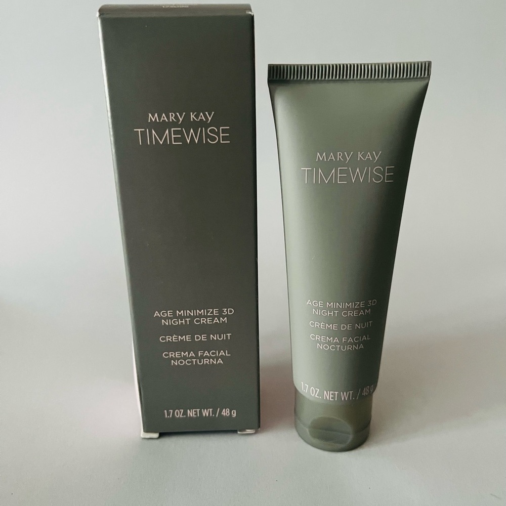 Mary Kay Timewise Night Cream in Gray